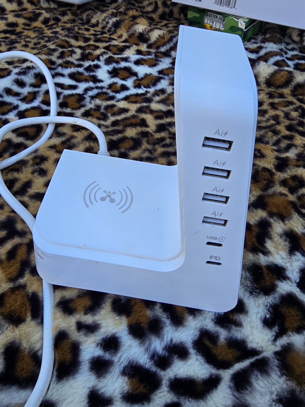 atomi White Multi Port USB Charging Station with Wireless Pad